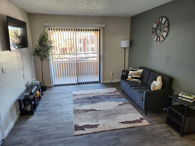 1 habitación, sala de estar - Heather Brook Apartments