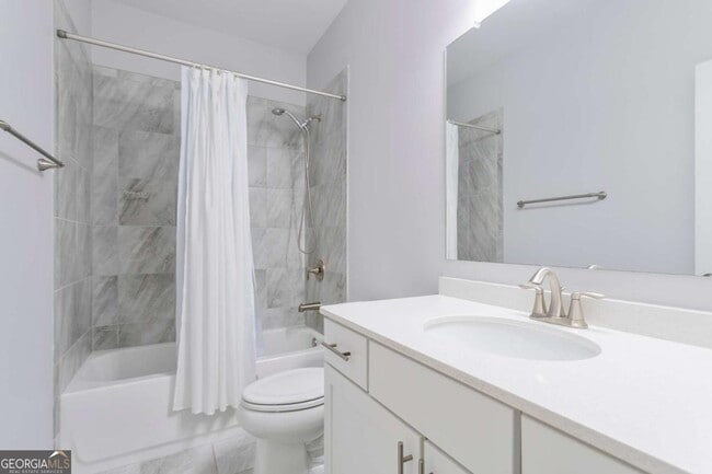 Building Photo - 330 La Perla Dr