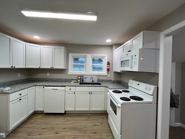 Kitchen - 166 18th St