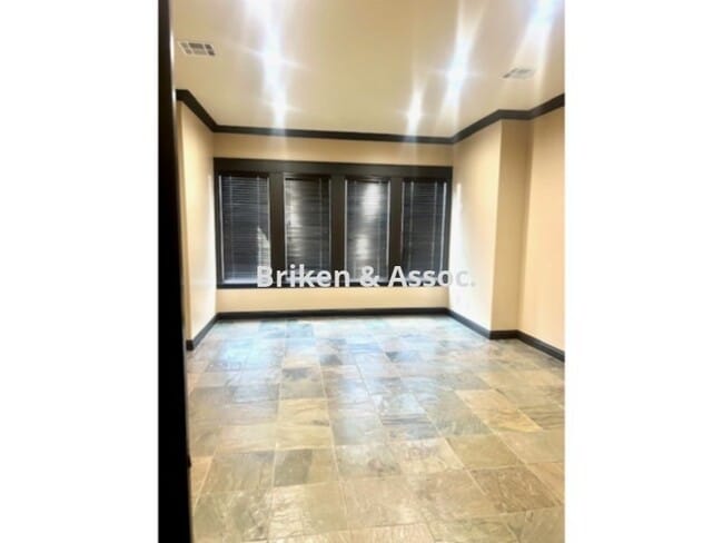 Building Photo - 2720 Rue De Jardin