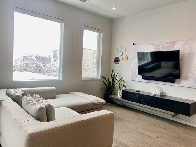 Sala de estar - 1300 N Ogden St