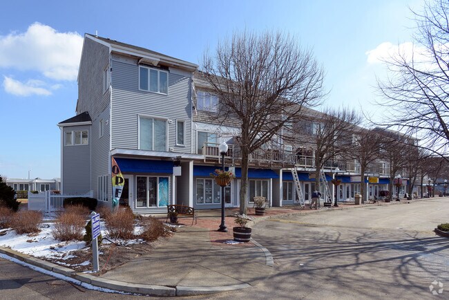 Primary Photo - 30-38 Pier Market Pl