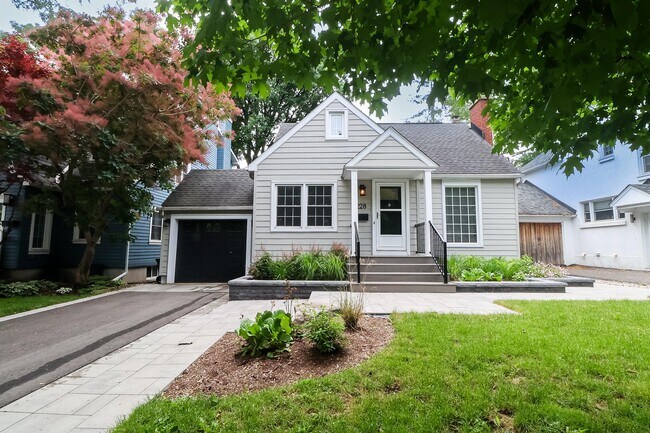 Building Photo - 228 Greensway Ave