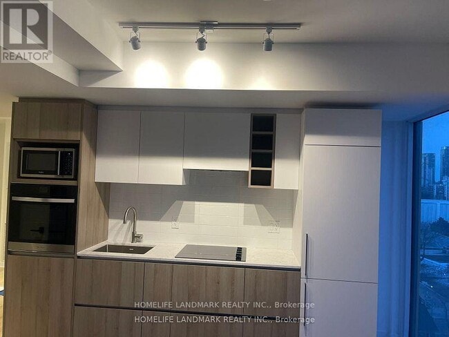 Building Photo - 319 Jarvis St