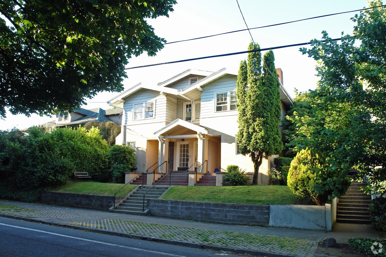 Primary Photo - 2154 NE Weidler St