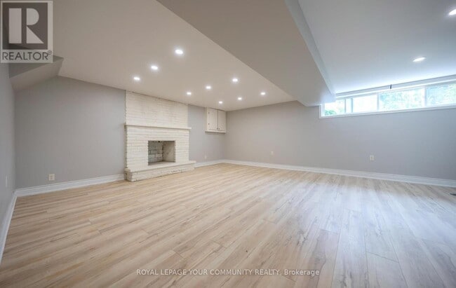 Building Photo - 53 Newbury Dr