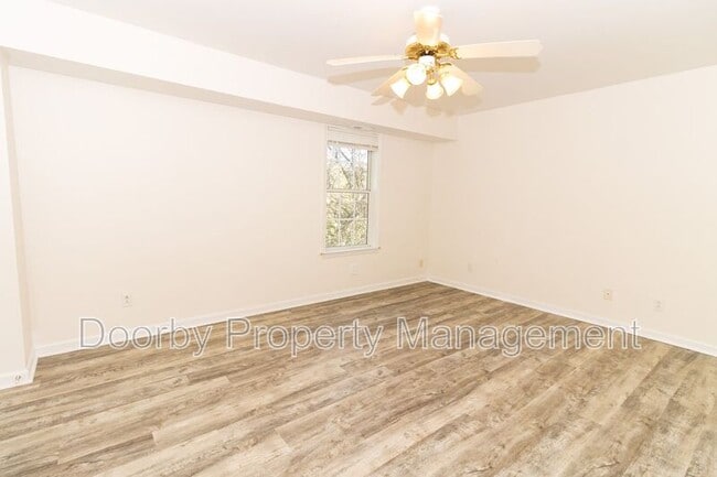 Building Photo - 1004 Roselawn Dr