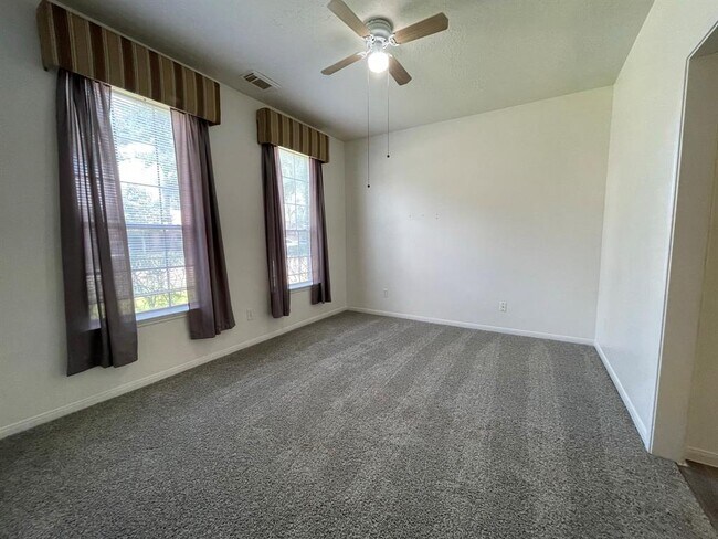 Foto del edificio - 16503 Pradera Dr