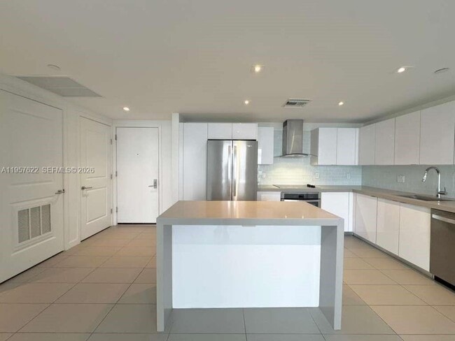 Building Photo - 1600 NE 1st Ave