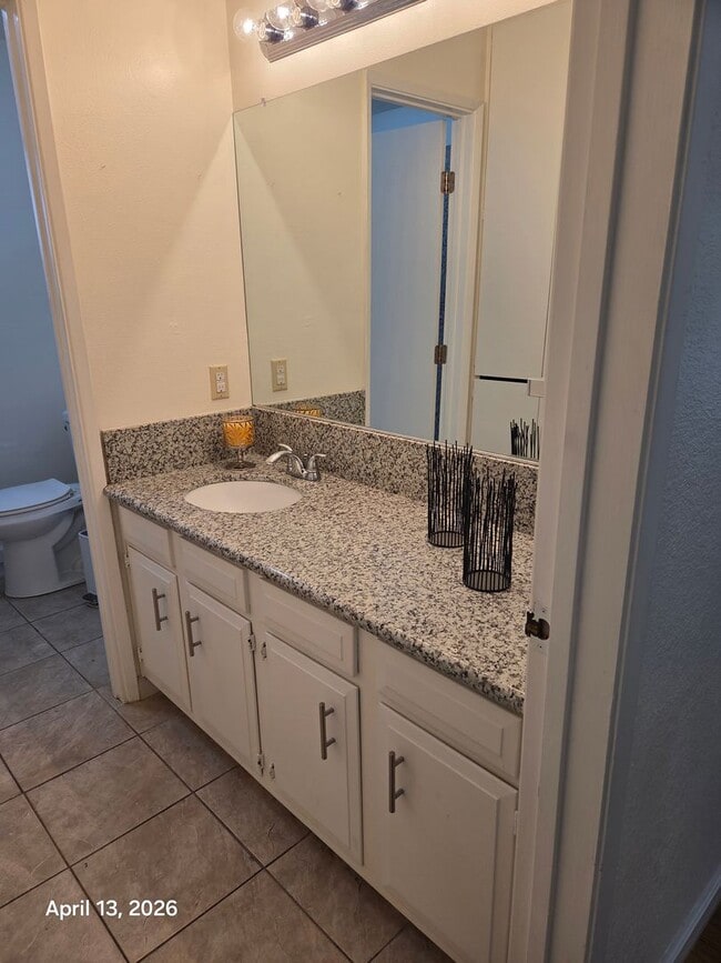 Building Photo - Spacious Downtown Sacramento Condo