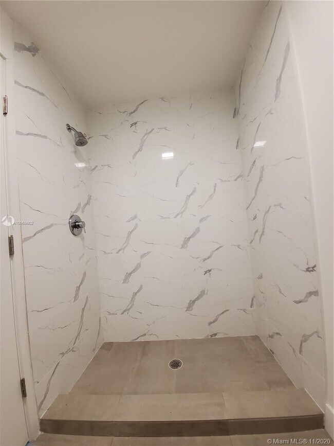 Foto del edificio - 6001 W Flagler St