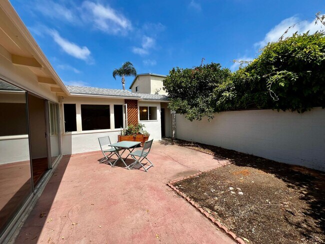Building Photo - Mid-century vibe | New flooring & paint