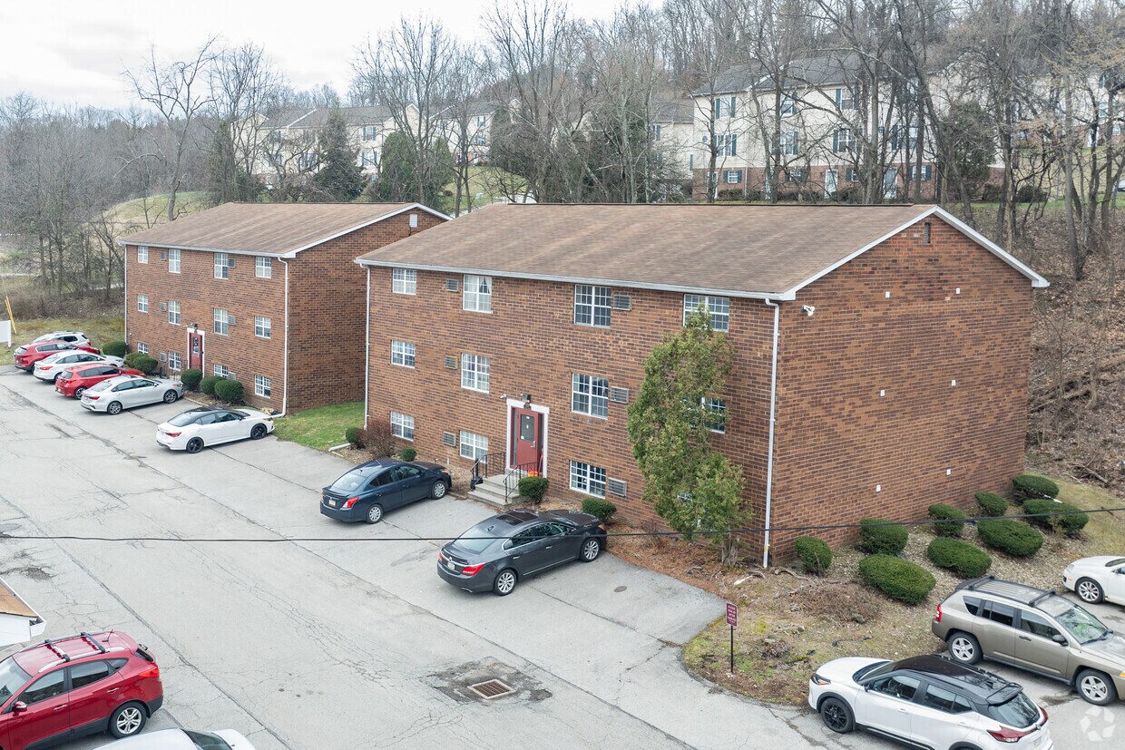 826-830 Dornin St Greensburg, PA 15601-4374 - Meadow View Apartments