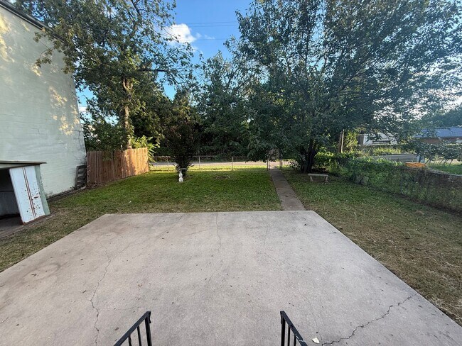 Foto del edificio - 3 Bedroom 2 bath home in downtown Moore