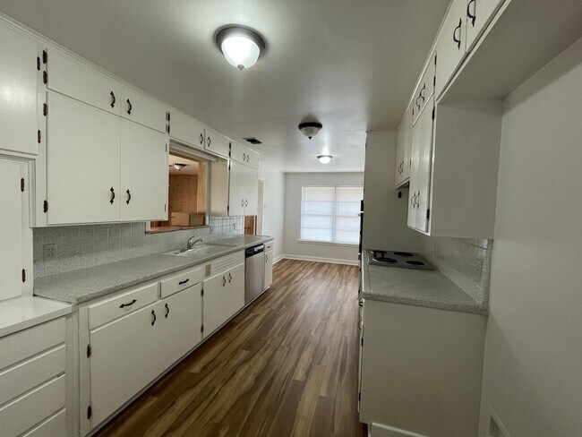 Building Photo - 505 Santa Monica Pl
