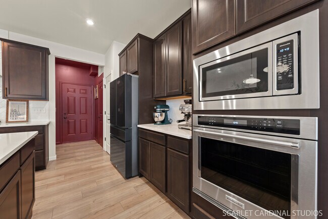 Foto del edificio - 2108 Weatherbee Ln