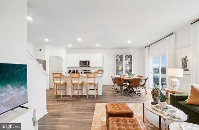 Foto del edificio - 124 Woodford Dr