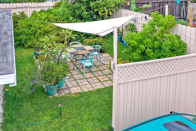 Foto del edificio - 165 Tamarack Ave