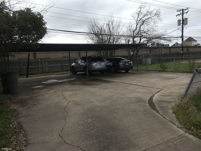 Building Photo - 2 br, 1 bath Duplex - 1922 Briar Oaks Dr 1922
