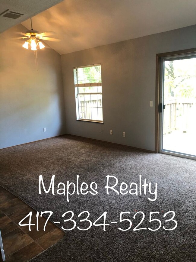 Building Photo - 2 bed, 2 bath PENTHOUSE loft condo at Fall...