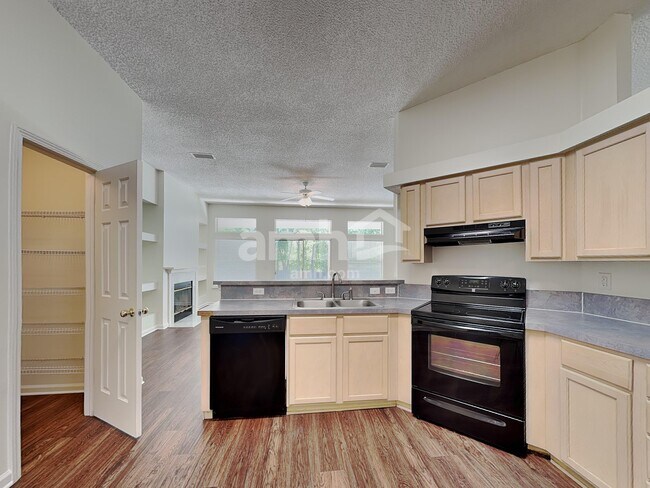 Foto del edificio - 5682 Shady Pine St S