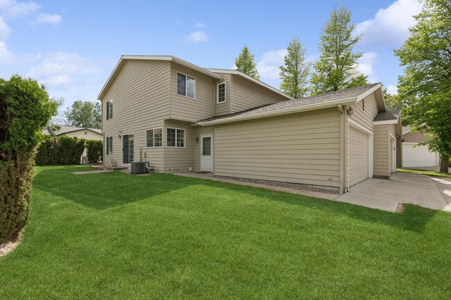 Building Photo - Carefree Townhouse Living in North Kalispell