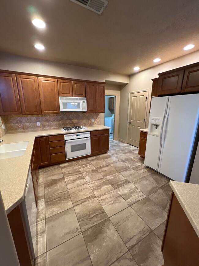 Foto del edificio - Desert Ridge 2/BD 2.5/BA 1/CG 1500/sf Townhouse