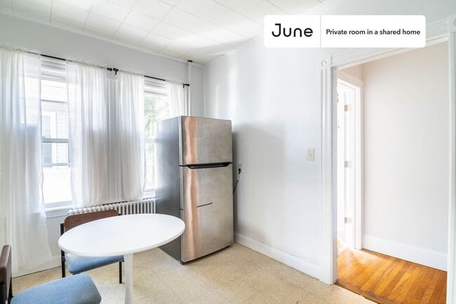 Building Photo - Room in Shared 7 bed/2 bath home