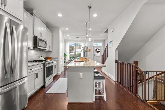 Foto del edificio - Beautiful Townhome with Rooftop terrace
