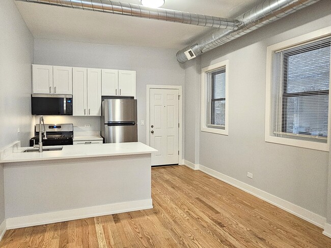 Building Photo - 1415 W Erie St