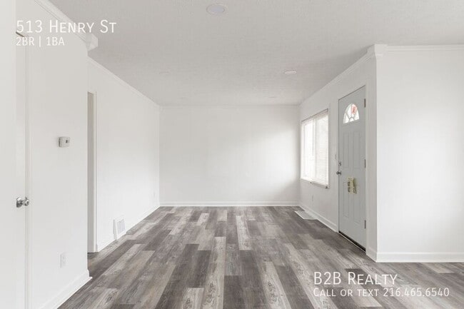 Building Photo - 513 Henry St
