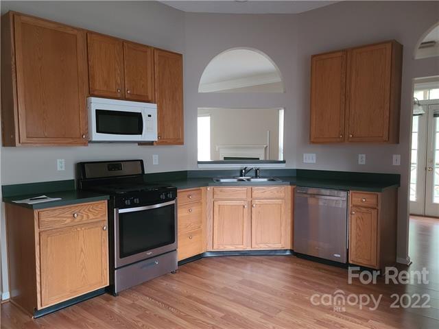Building Photo - 141 Walmsley Pl
