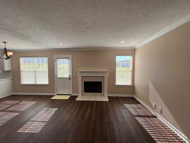 Foto del edificio - Beautifully updated 3 BR 2 Bath Home in Lavergne - Mowing included!