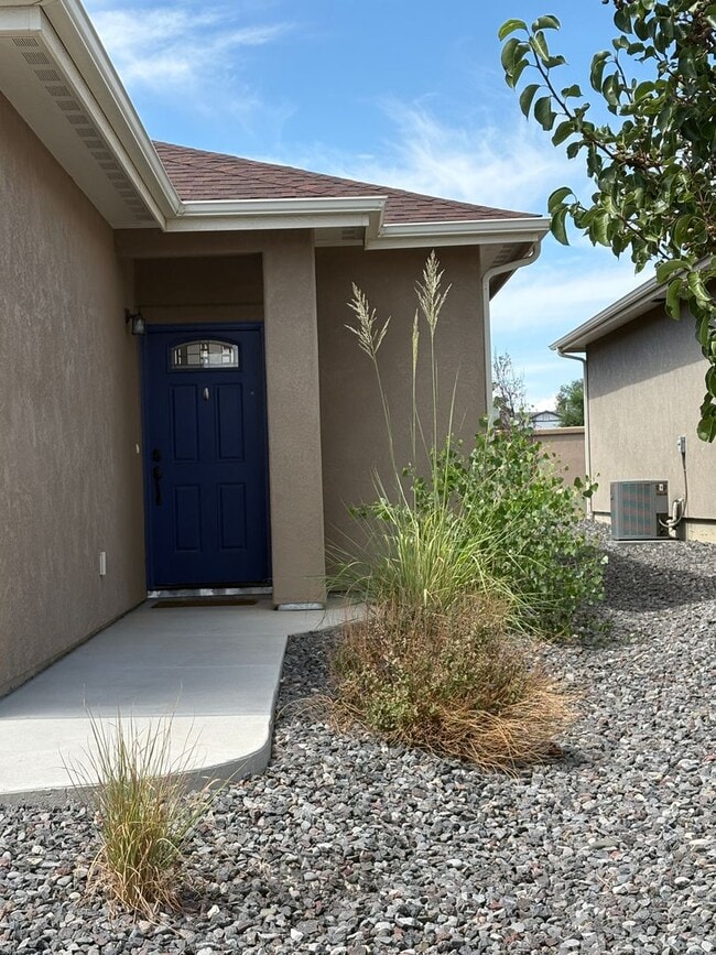 Photo - 585 Ravenna Ct House