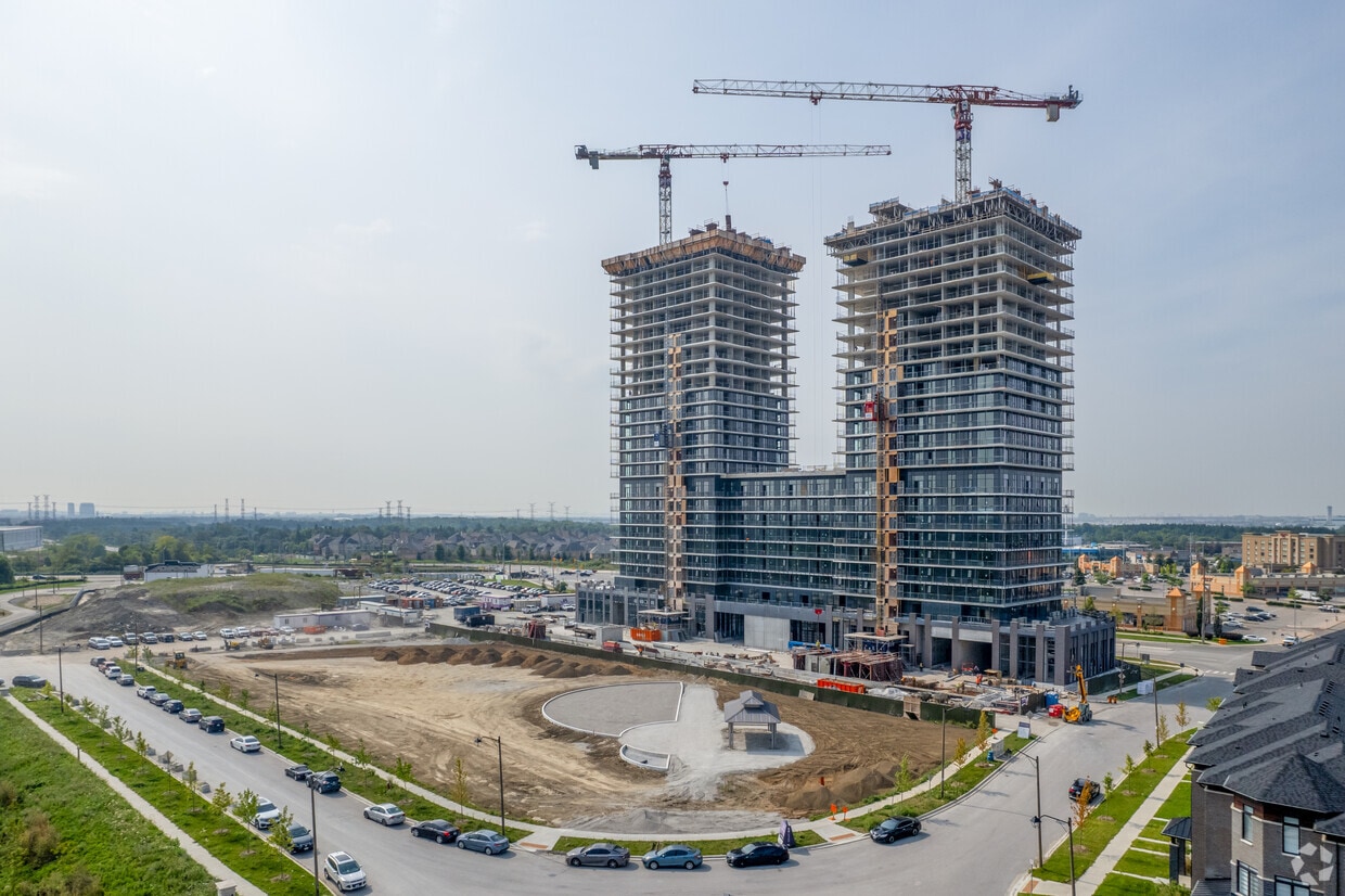 Building Photo - CityPointe Heights
