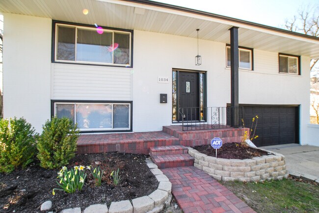 Foto del edificio - 1034 Forest Ln