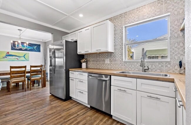 Foto del edificio - 4004 Miramar Way S