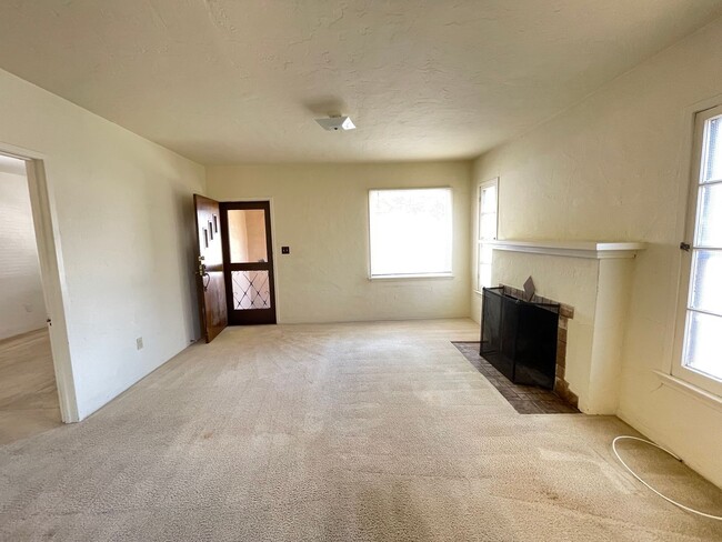 Building Photo - Southside Single Story Home