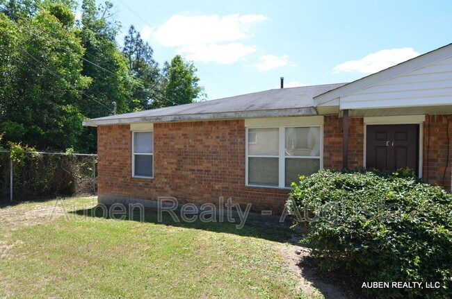 Foto del edificio - 2311 Walden Dr