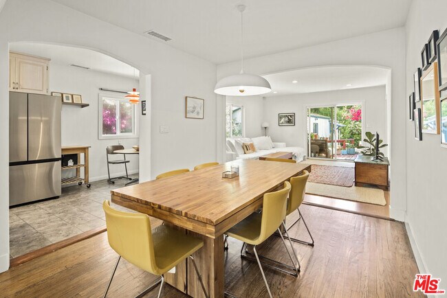 Foto del edificio - 352 Hargrave St