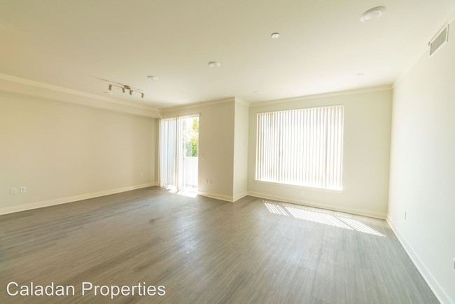 Foto del edificio - 5645 Farmdale Ave