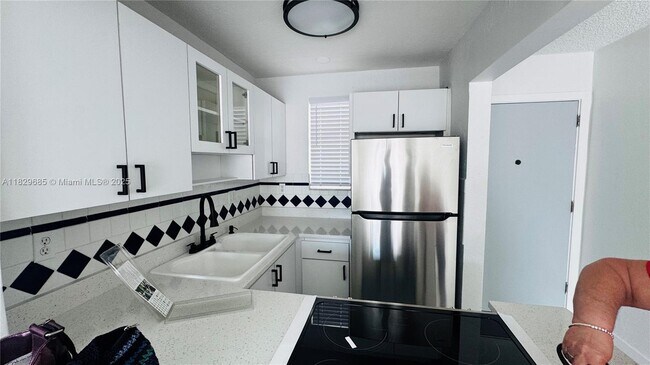 Foto del edificio - 2385 NW 11th St
