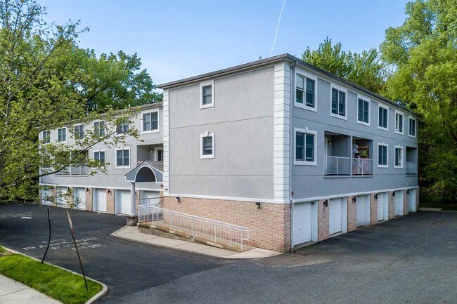 Building Photo - 143 Schor Ave