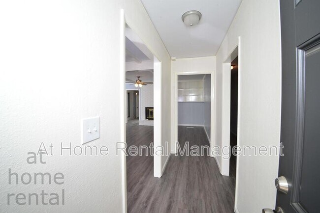 Foto del edificio - 3821 S 93rd E Ave