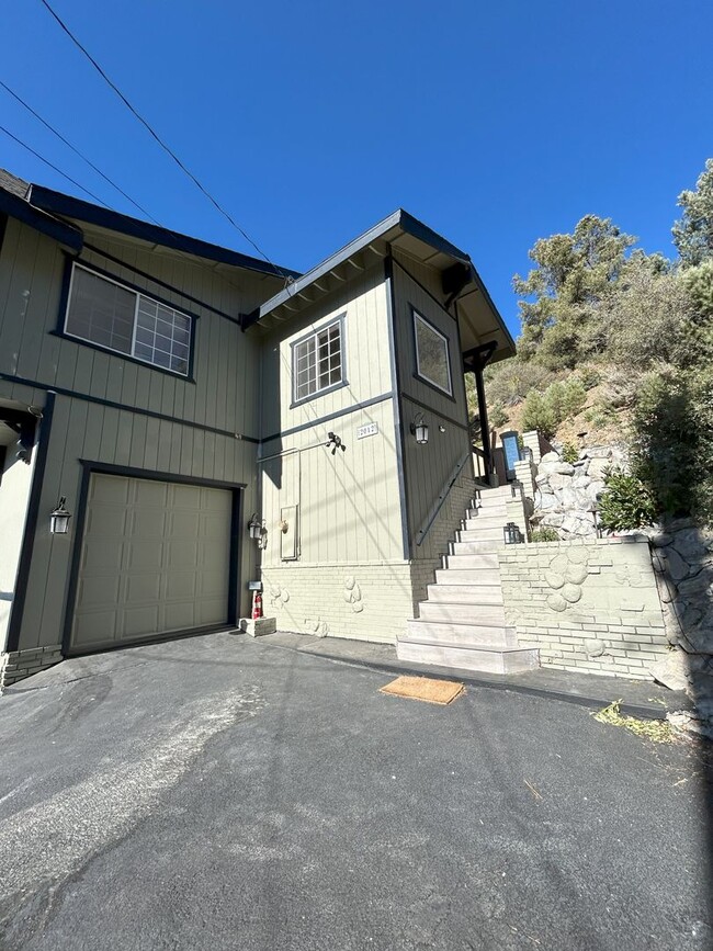 Building Photo - 2012 Woodland Dr