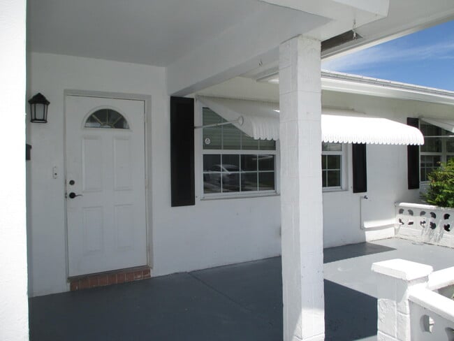 Foto del edificio - 903 SW 6th Ave