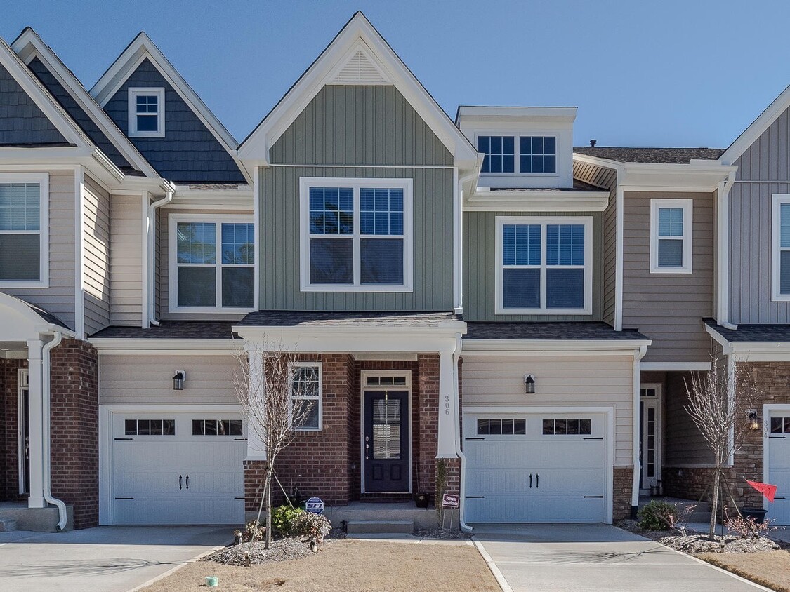 Primary Photo - Gorgeous Luxury 3 Bedroom 2.5 Bath Townhom...