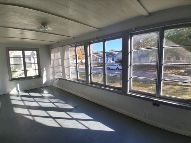 Foto del edificio - 28 S Virginia Ave