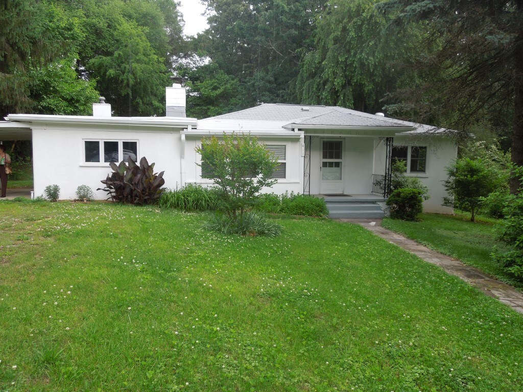 Primary Photo - 411 Hillcrest Cir