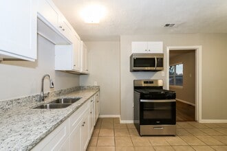 Building Photo - 2125 Dewberry Ln